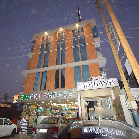 Hotel Embassy Kalol Екстер'єр фото