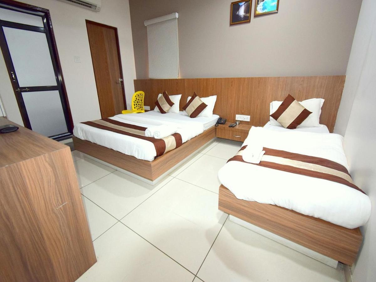 Hotel Embassy Kalol Екстер'єр фото