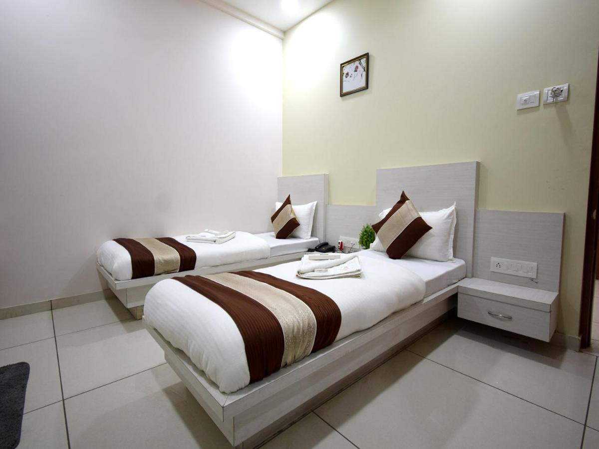 Hotel Embassy Kalol Екстер'єр фото