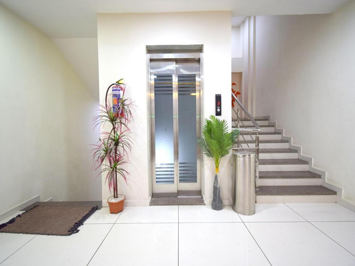 Hotel Embassy Kalol Екстер'єр фото