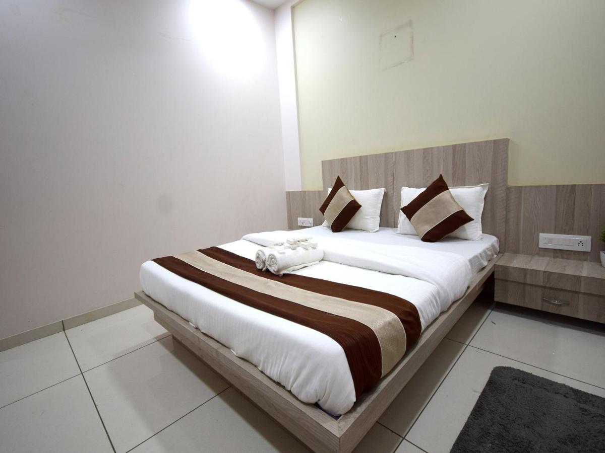 Hotel Embassy Kalol Екстер'єр фото