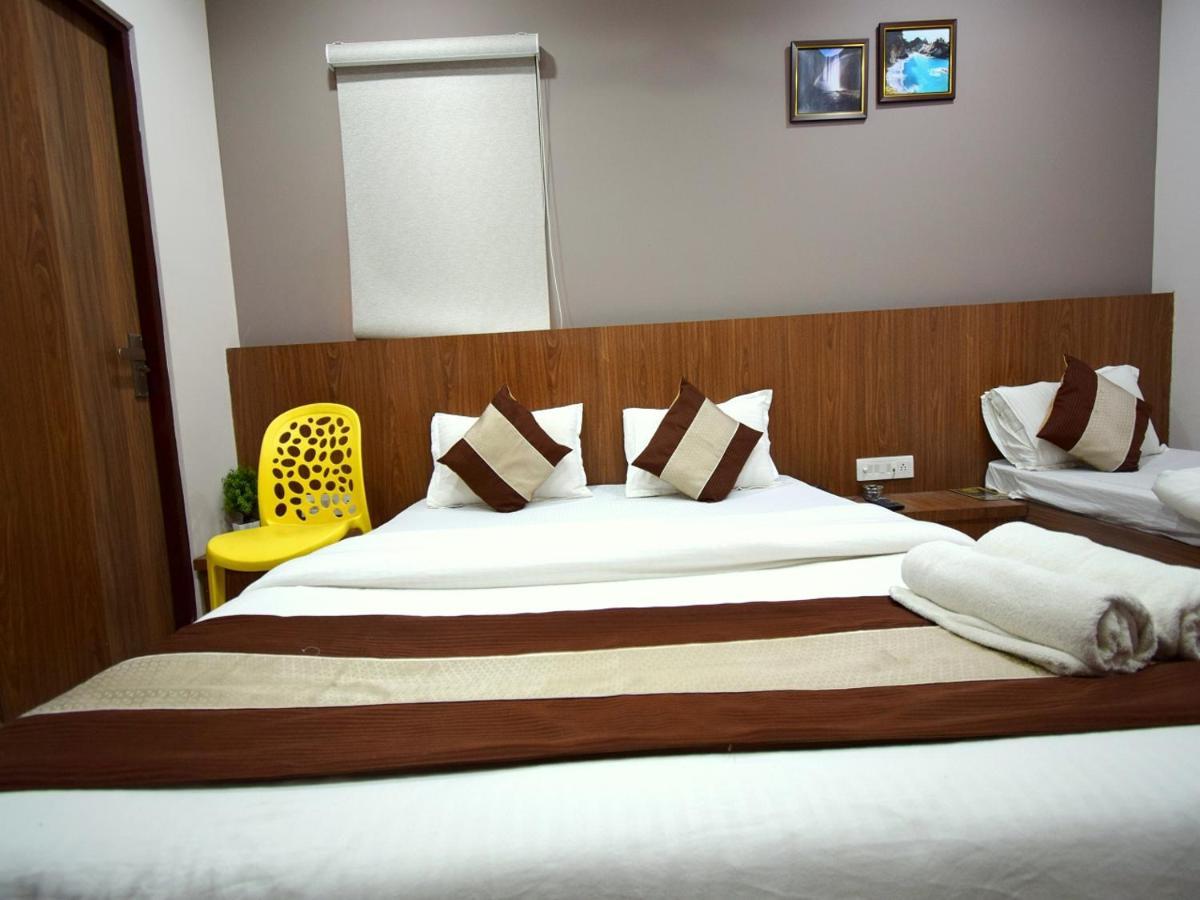 Hotel Embassy Kalol Екстер'єр фото