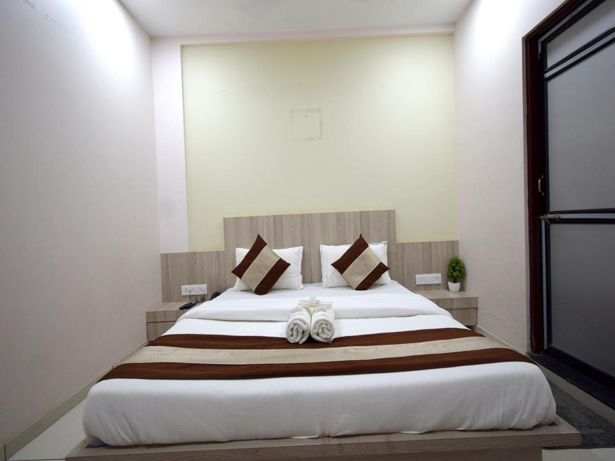 Hotel Embassy Kalol Екстер'єр фото