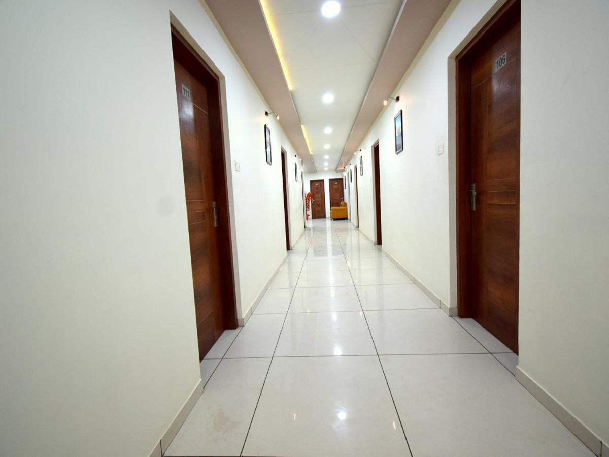 Hotel Embassy Kalol Екстер'єр фото