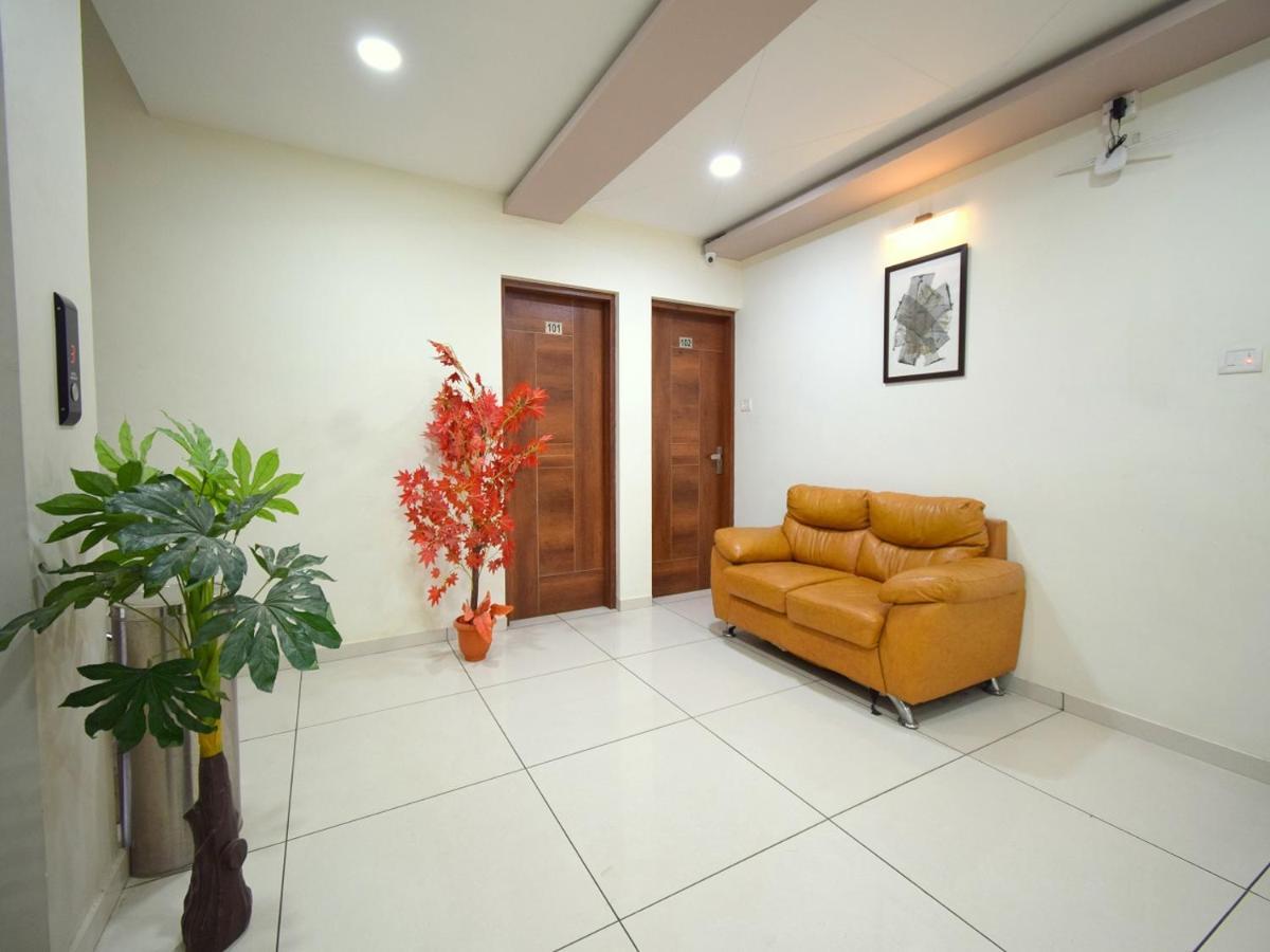 Hotel Embassy Kalol Екстер'єр фото