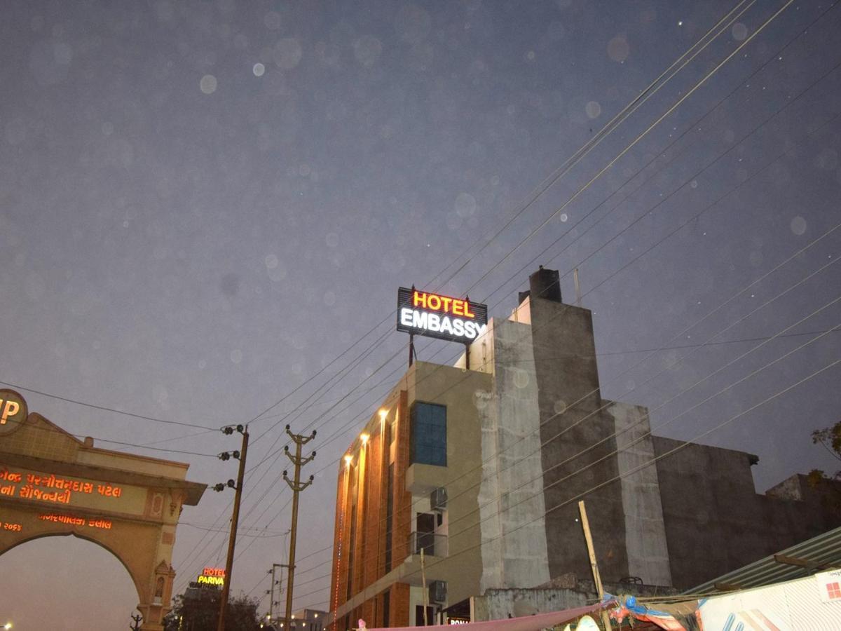 Hotel Embassy Kalol Екстер'єр фото